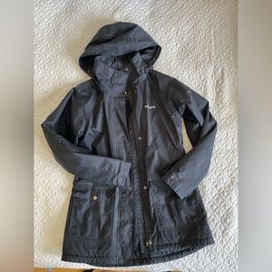 Well, cared for Columbia jacket – spring/fall. Used but no damage.